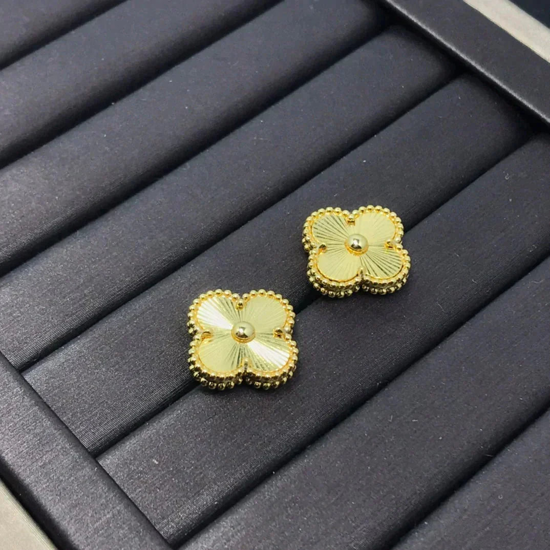 Miro CLOVER MINI 9.5MM LASER EARRINGS
