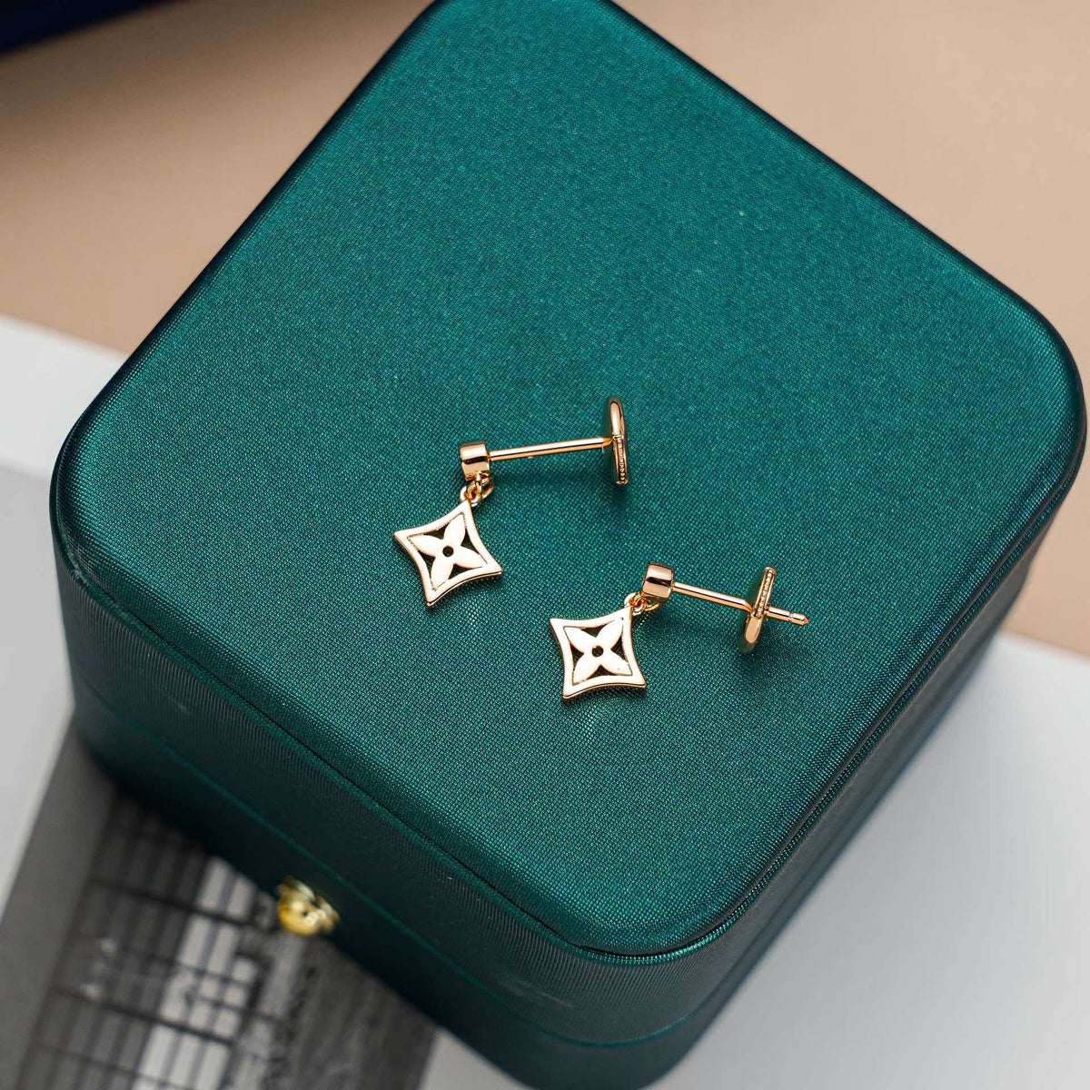 Miro STAR EARRINGS Pink GOLD