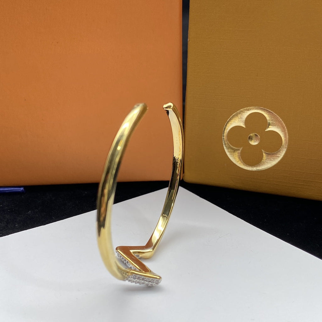 Miro VOLTE UPSITE DOWN DIAMOND GOLD OPEN BRACELET
