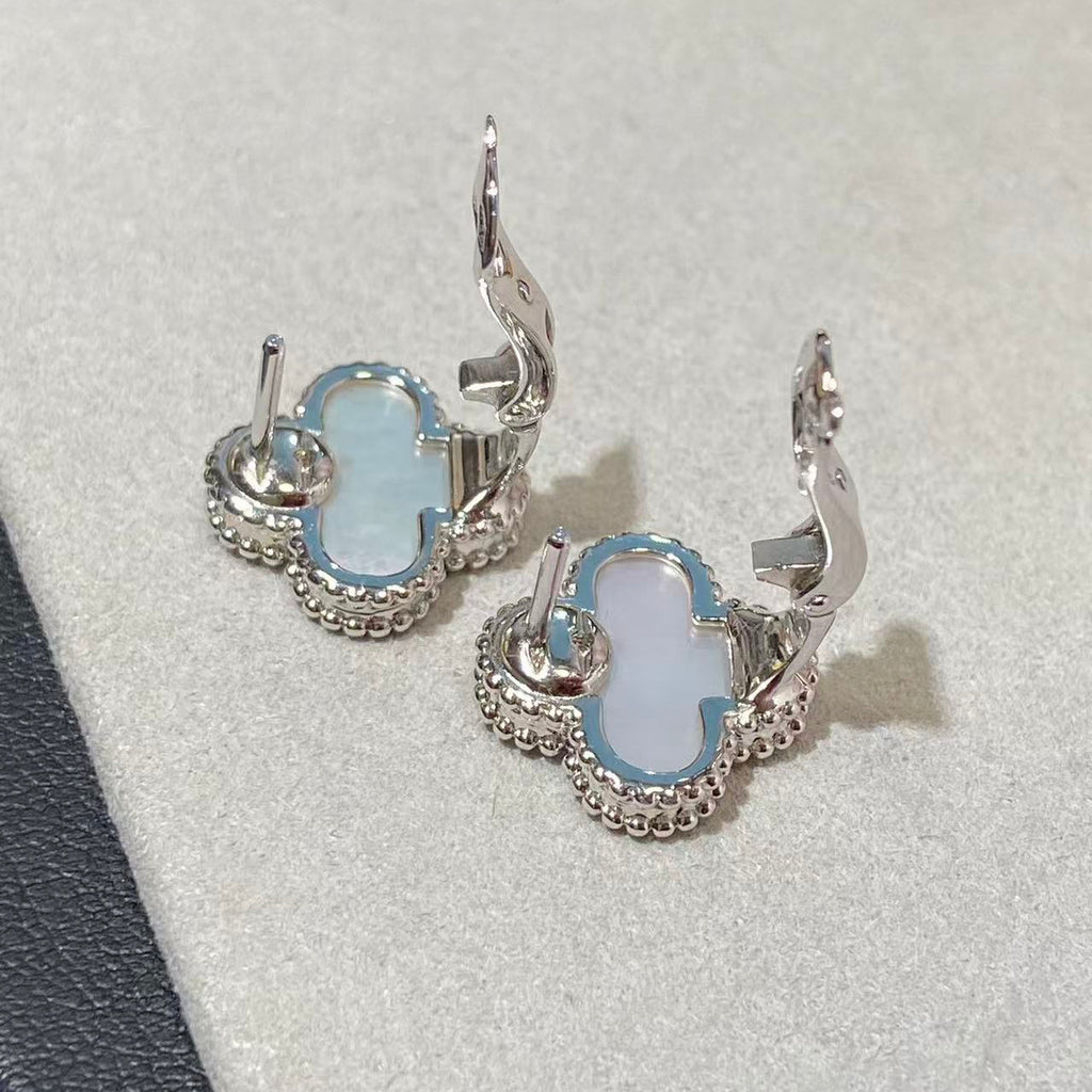 [Miro ] CLOVER LARGE (20mm) 1 MOTIFS WHITE MOP STUD EARRINGS