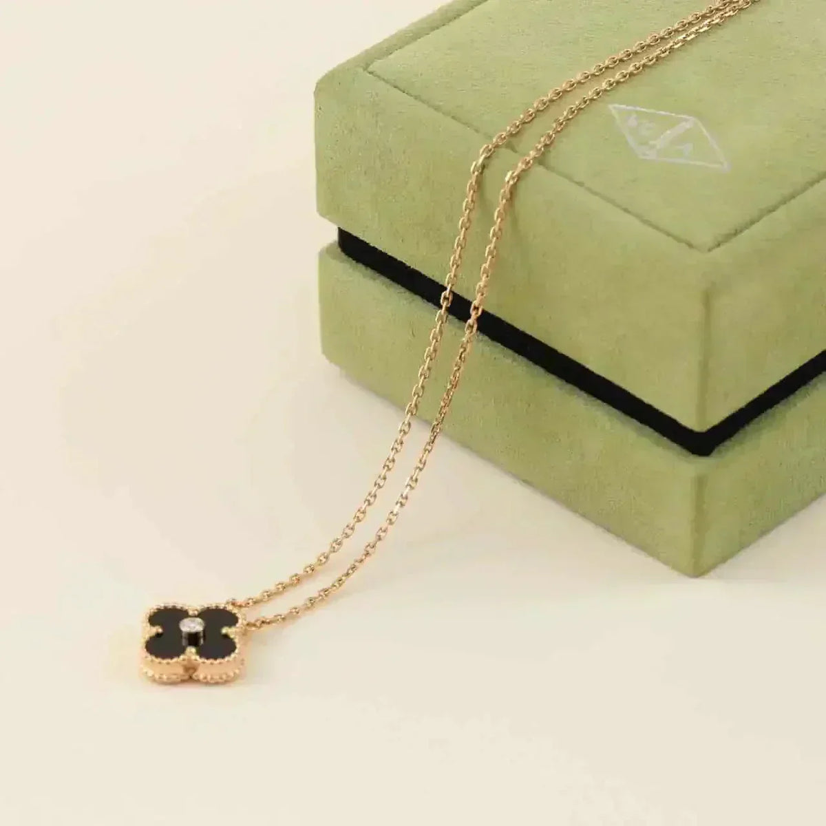 Miro CLOVER 15MM DIAMOND ONYX NECKLACE