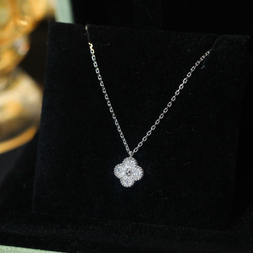Miro CLOVER MINI 9.5MM PENDANT DIAMOND NECKLACE