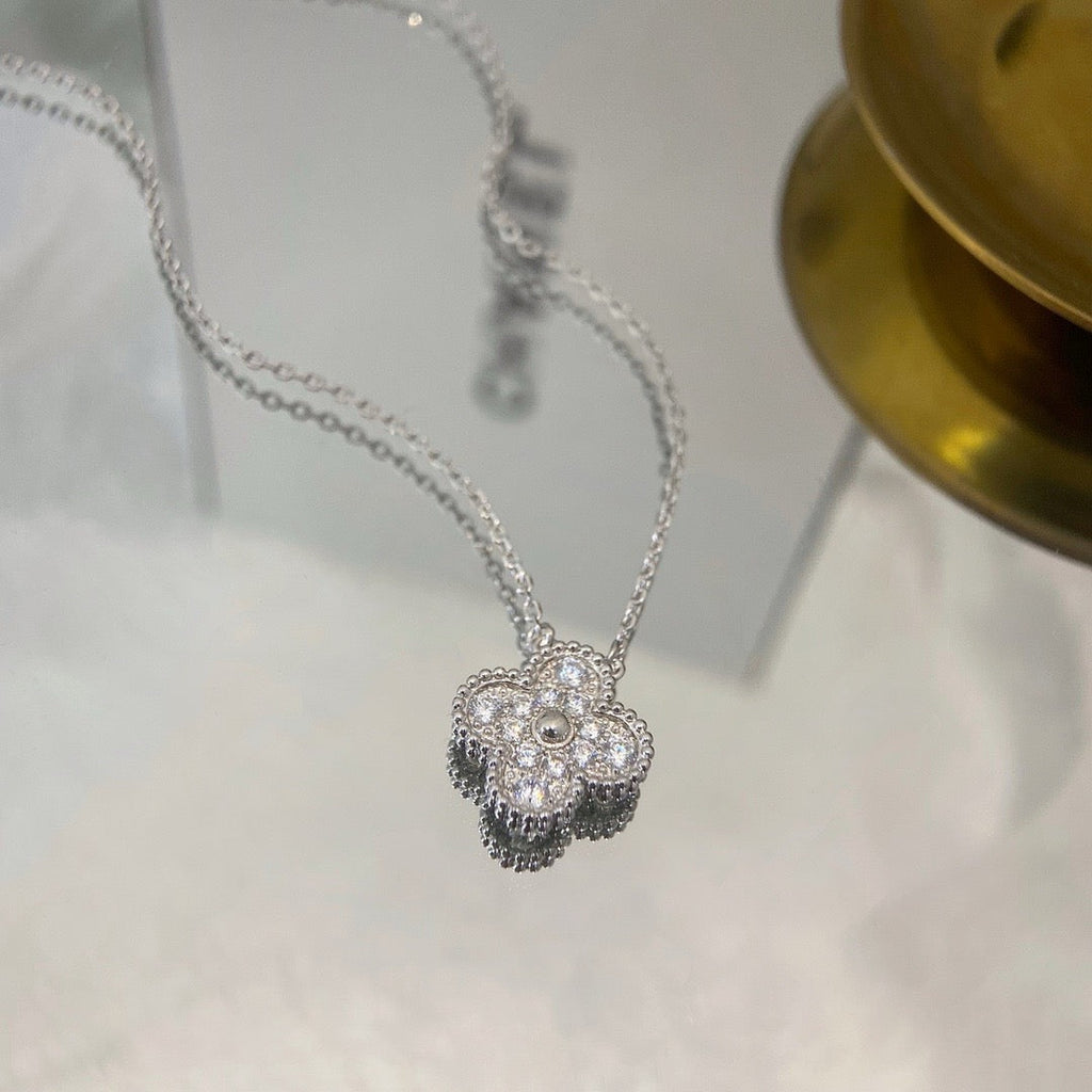 Miro CLOVER 15MM DIAMOND SINGLE FLOWER NECKLACE