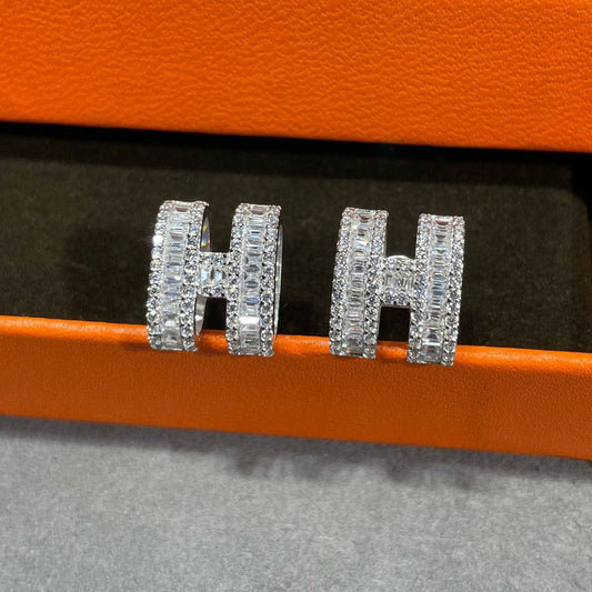 ミロ H スタッドピアス シルバーダイヤモンド