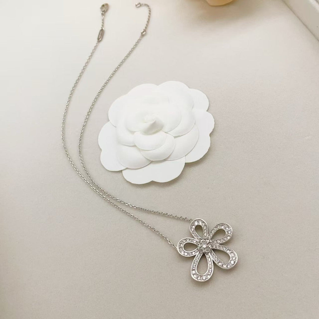 Miro Big  FLOWER Silver DIAMOND NECKLACE