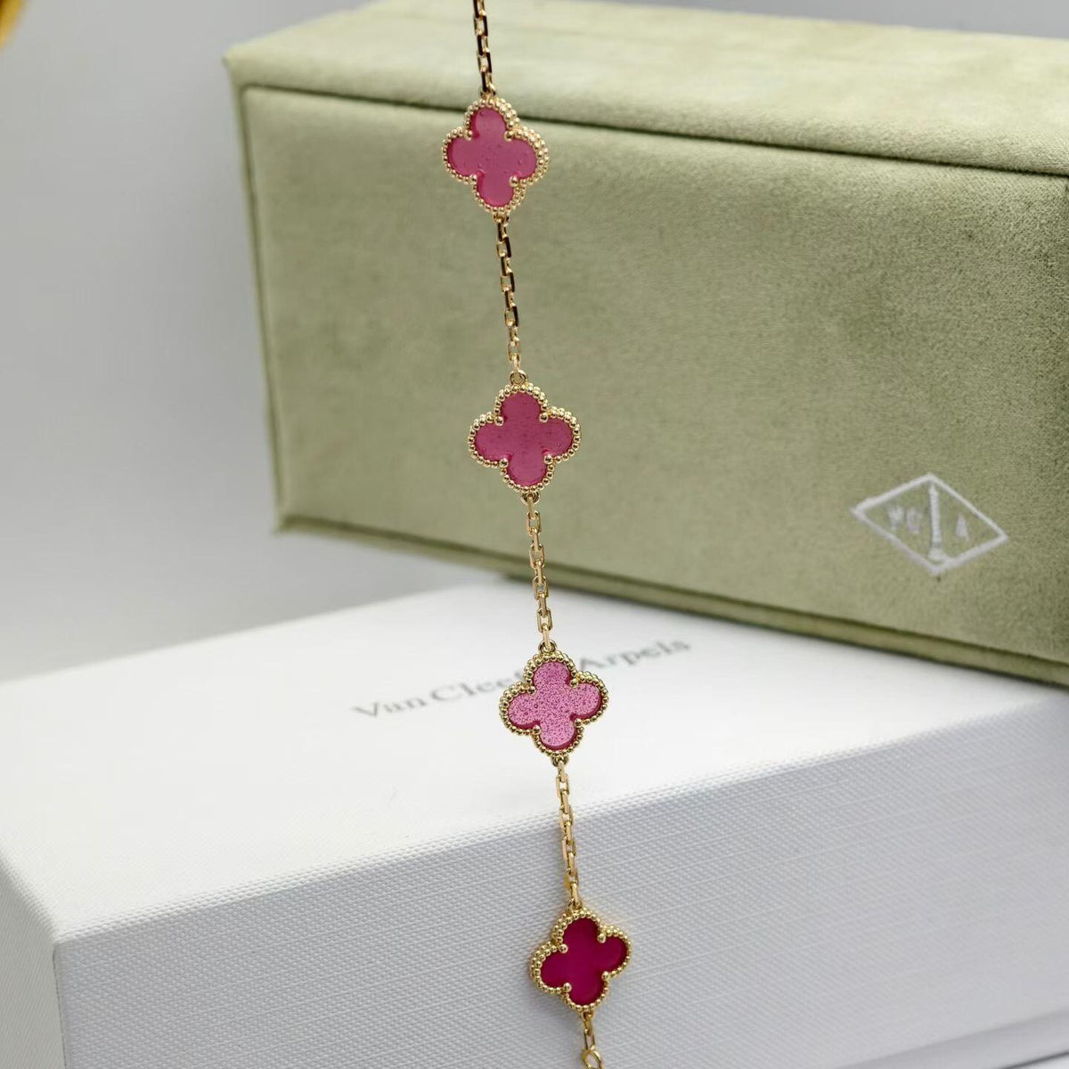 [Miro]NEW CLOVER 5 MOTIFS PINK ENAMEL BRACELET