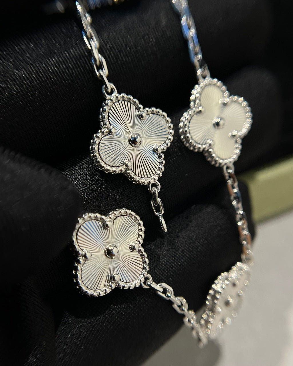 [Miro ]New  CLOVER 5 MOTIF LASER BRACELET COLLECTION